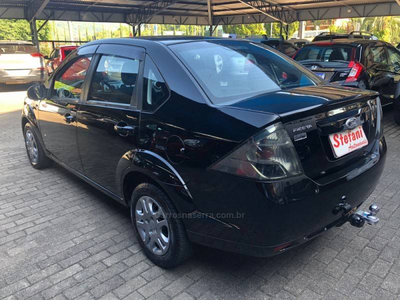 FORD - FIESTA - 2013/2014 - Preta - R$ 38.900,00