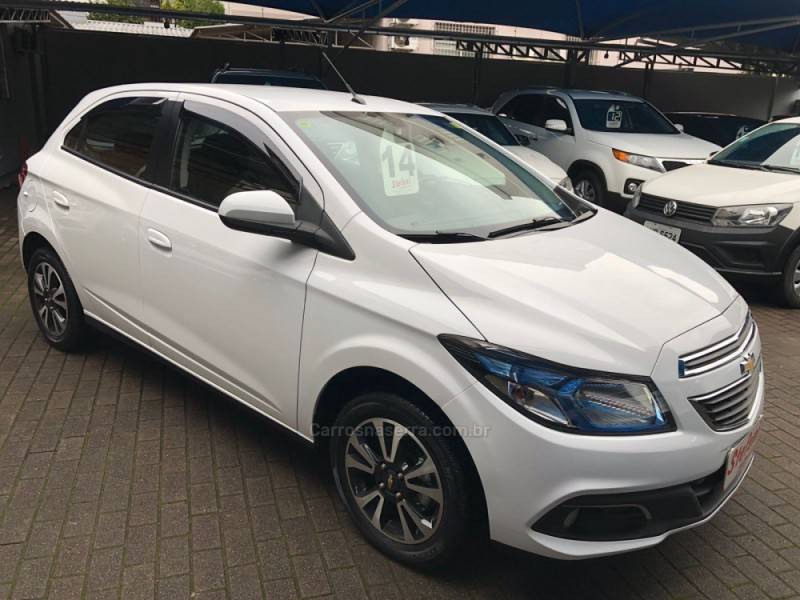 CHEVROLET - ONIX - 2013/2014 - Branca - R$ 51.900,00