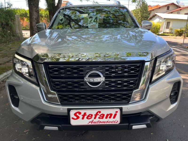 NISSAN - FRONTIER - 2023/2024 - Prata - R$ 215.000,00
