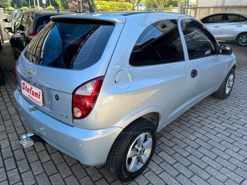 CHEVROLET - CELTA - 2010/2011 - Prata - R$ 30.900,00