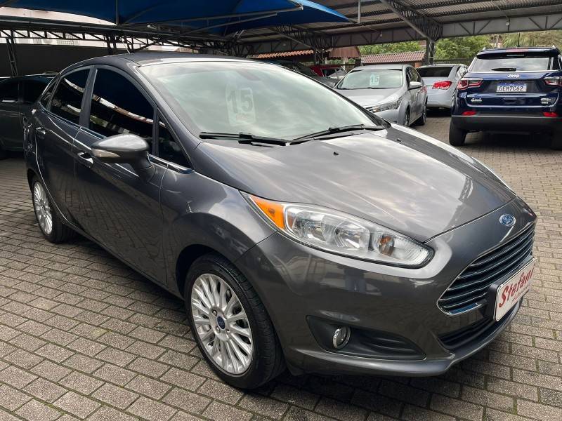 FORD - FIESTA - 2014/2015 - Cinza - R$ 51.000,00