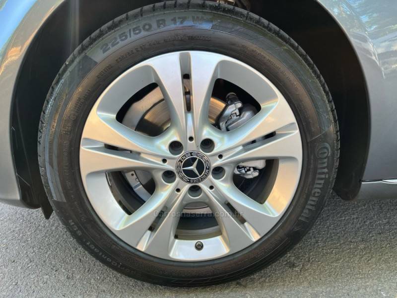 MERCEDES-BENZ - C 180 - 2017/2017 - Cinza - R$ 118.000,00