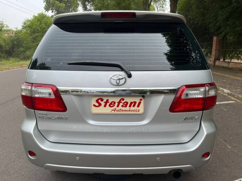 TOYOTA - HILUX SW4 - 2011/2011 - Prata - R$ 125.000,00