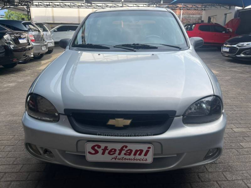 CHEVROLET - CORSA - 2000/2001 - Prata - R$ 10.500,00