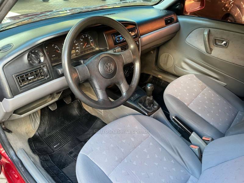 VOLKSWAGEN - SANTANA - 2001/2001 - Vermelha - R$ 22.900,00