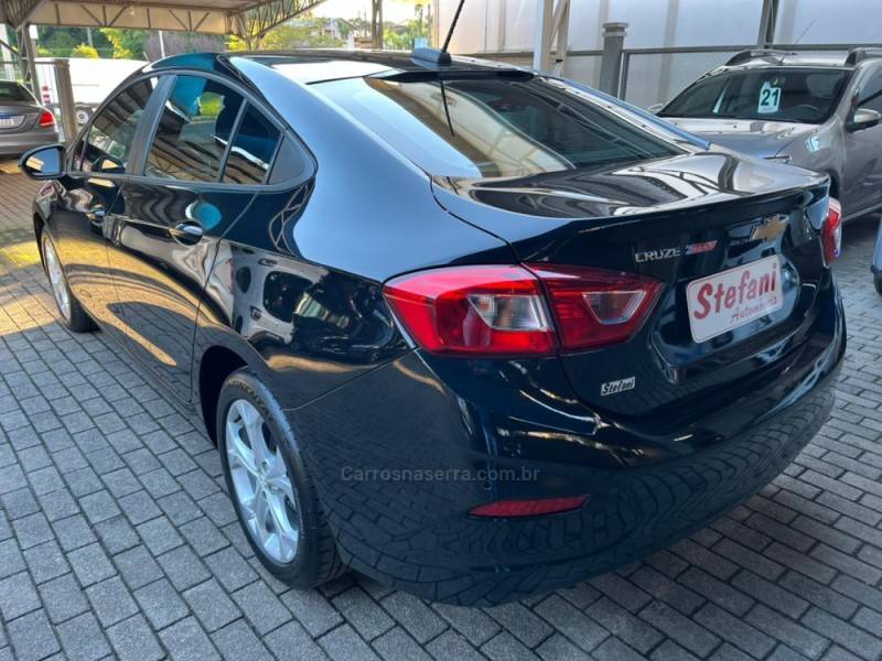 CHEVROLET - CRUZE - 2021/2022 - Preta - R$ 105.900,00