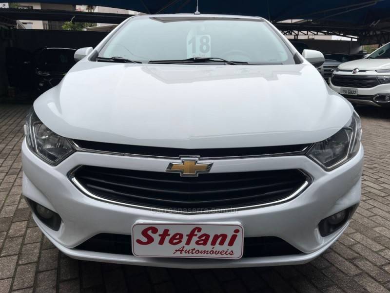 CHEVROLET - ONIX - 2017/2018 - Branca - R$ 69.900,00