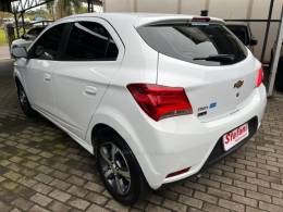 CHEVROLET - ONIX - 2017/2018 - Branca - R$ 69.900,00