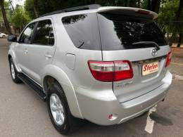 TOYOTA - HILUX SW4 - 2011/2011 - Prata - R$ 125.000,00