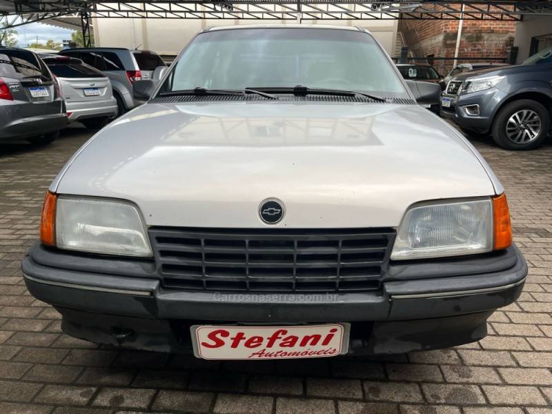 CHEVROLET - KADETT - 1994/1994 - Prata - R$ 9.800,00