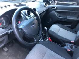 FORD - FIESTA - 2013/2014 - Preta - R$ 38.900,00