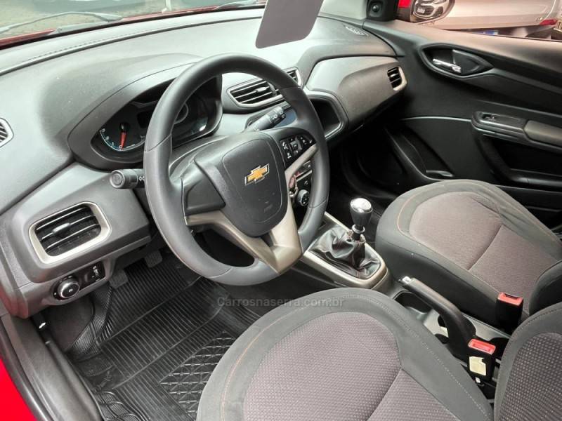 CHEVROLET - ONIX - 2015/2016 - Vermelha - R$ 54.900,00