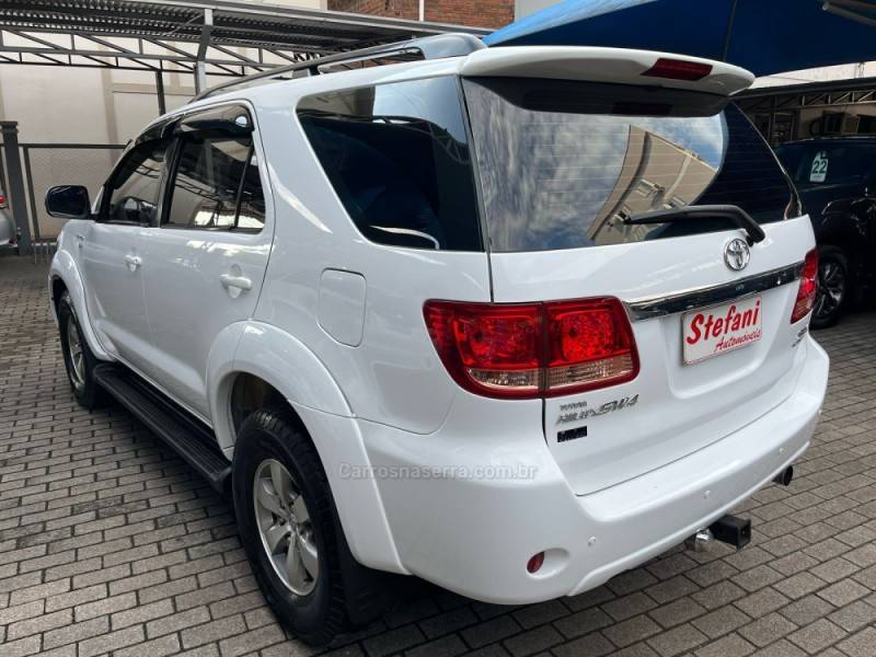 TOYOTA - HILUX SW4 - 2007/2008 - Branca - R$ 109.000,00