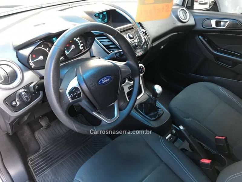 FORD - FIESTA - 2014/2015 - Prata - R$ 45.900,00