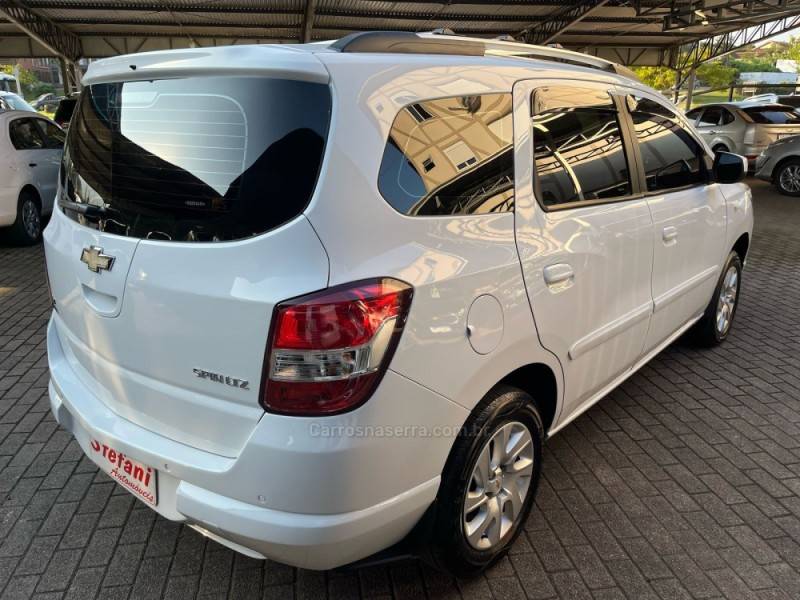 CHEVROLET - SPIN - 2013/2014 - Branca - R$ 55.900,00