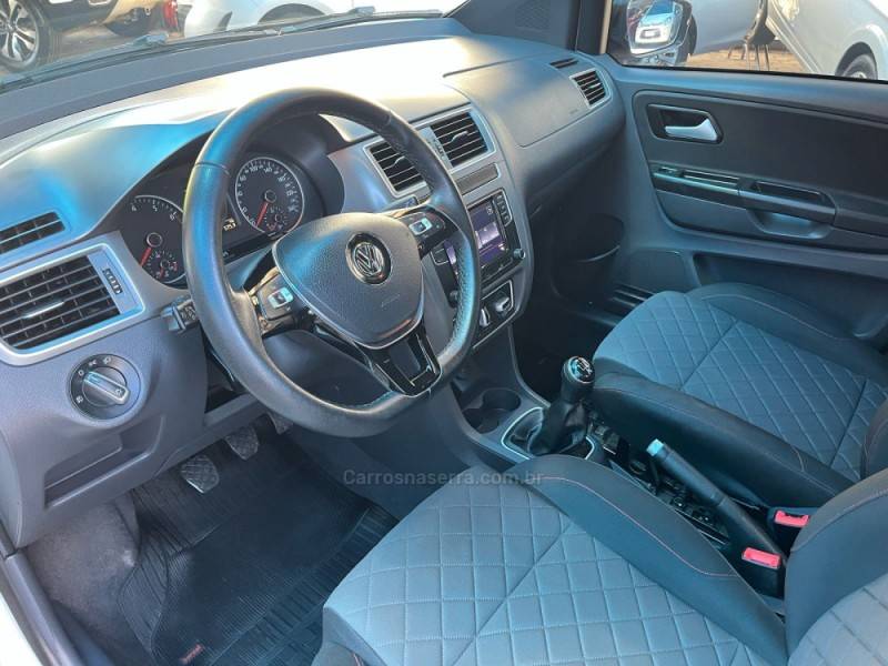VOLKSWAGEN - FOX - 2017/2018 - Branca - R$ 61.900,00