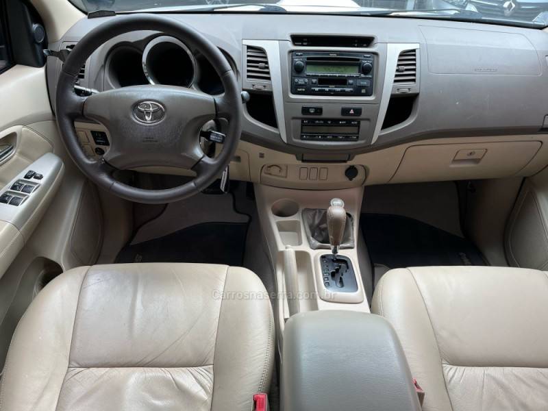 TOYOTA - HILUX SW4 - 2007/2008 - Branca - R$ 109.000,00