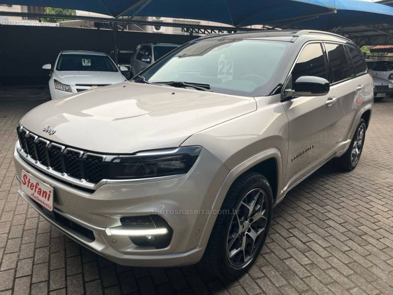 JEEP - COMMANDER - 2021/2022 - Dourada - R$ 193.000,00