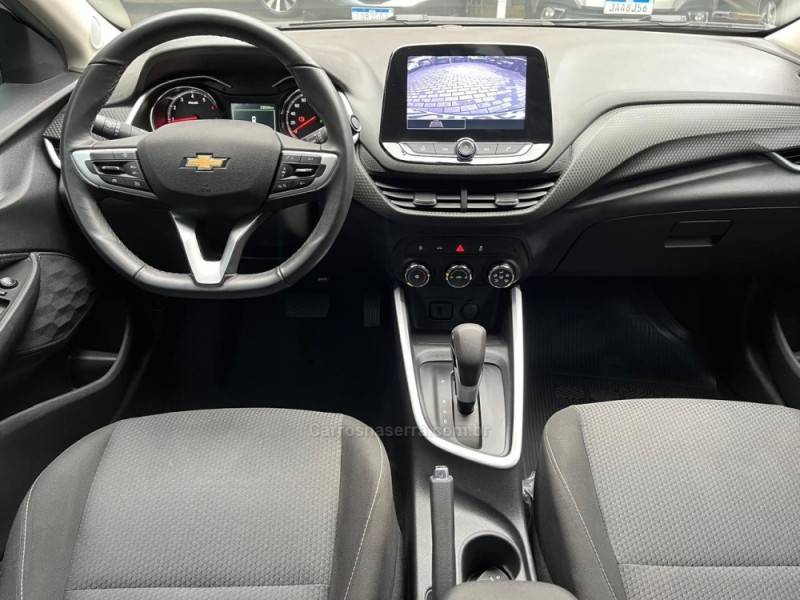 CHEVROLET - ONIX - 2023/2024 - Branca - R$ 96.900,00