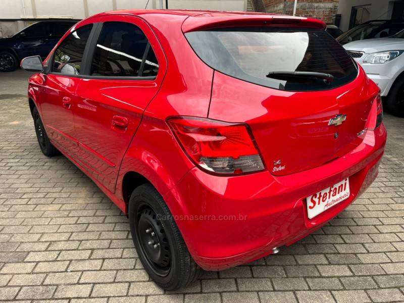 CHEVROLET - ONIX - 2015/2016 - Vermelha - R$ 54.900,00