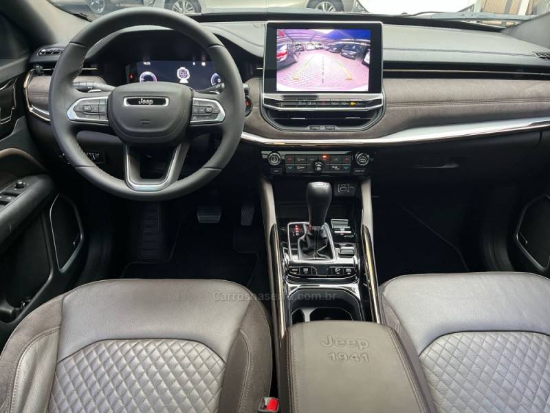 JEEP - COMMANDER - 2021/2022 - Dourada - R$ 193.000,00