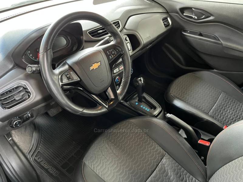 CHEVROLET - ONIX - 2017/2018 - Preta - R$ 67.900,00