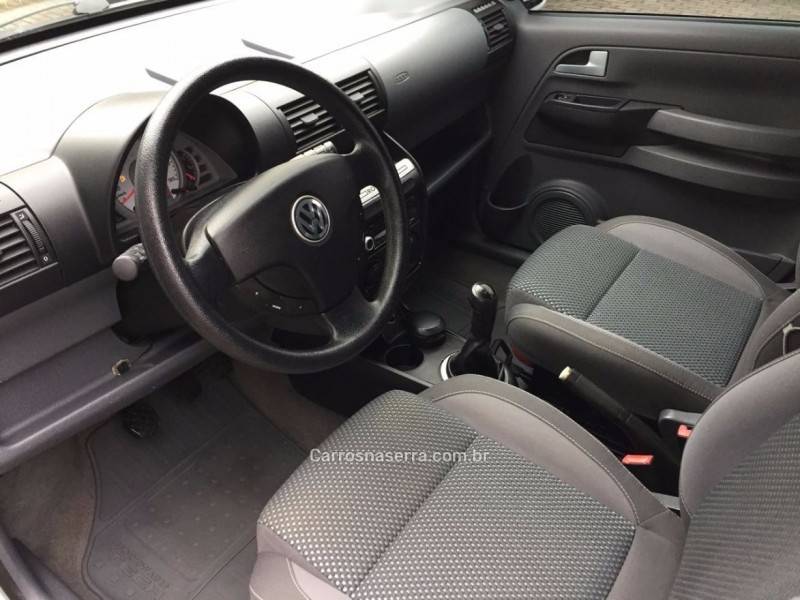 VOLKSWAGEN - FOX - 2009/2009 - Prata - R$ 22.900,00