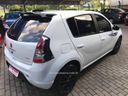 RENAULT - SANDERO - 2013/2014 - Branca - R$ 38.900,00