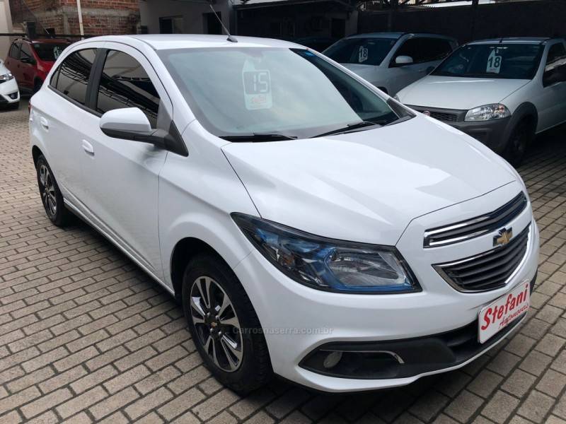 CHEVROLET - ONIX - 2014/2015 - Branca - R$ 58.900,00