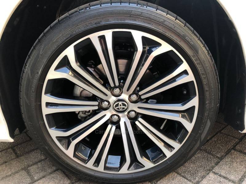 TOYOTA - COROLLA - 2022/2023 - Branca - R$ 158.000,00