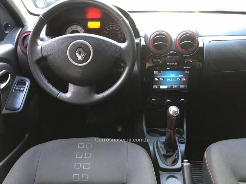 RENAULT - SANDERO - 2013/2014 - Branca - R$ 38.900,00
