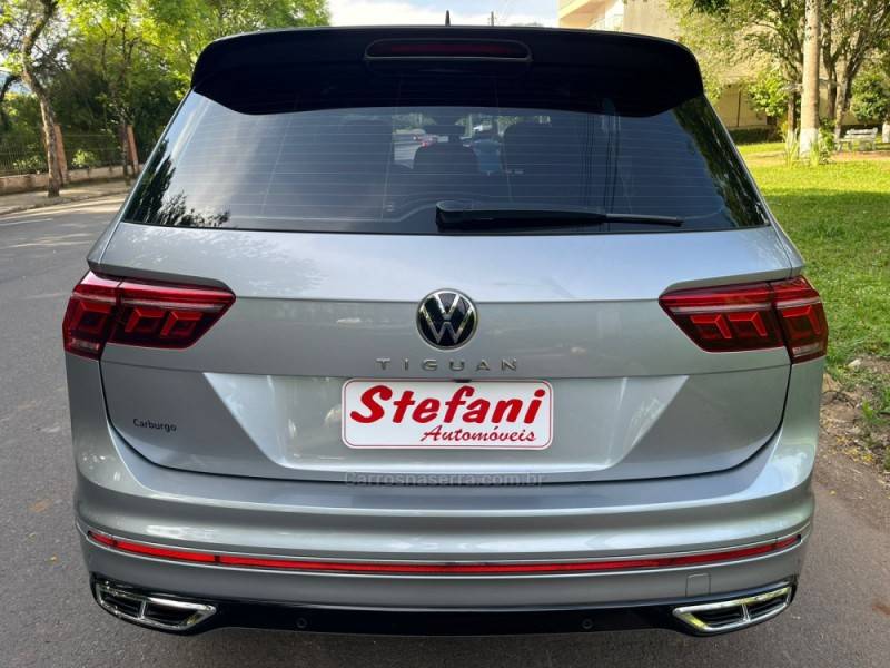 VOLKSWAGEN - TIGUAN - 2024/2024 - Prata - R$ 228.000,00