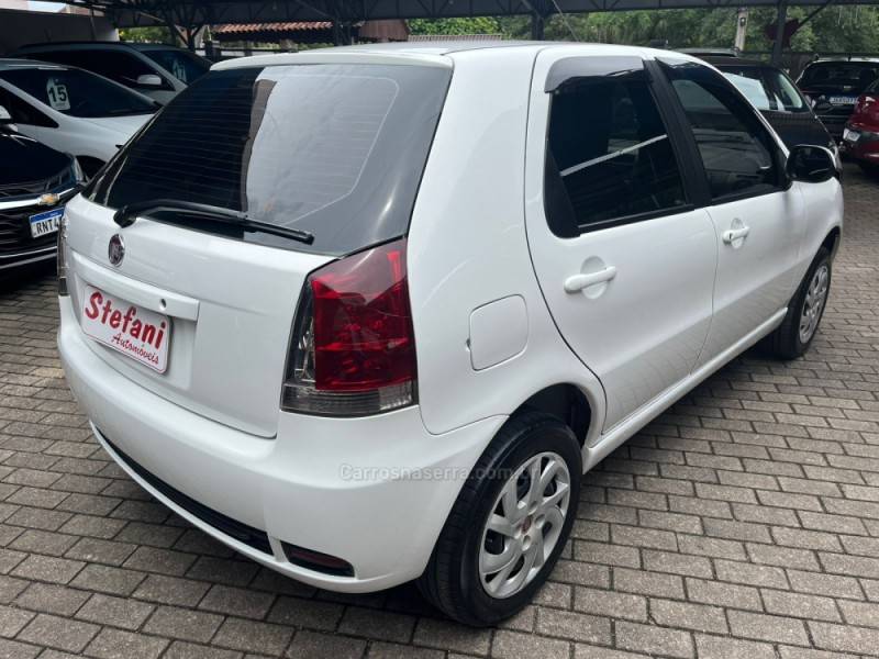 FIAT - PALIO - 2014/2015 - Branca - R$ 35.900,00