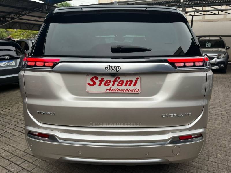 JEEP - COMMANDER - 2021/2022 - Dourada - R$ 193.000,00