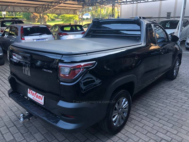 FIAT - STRADA - 2020/2021 - Preta - R$ 83.000,00