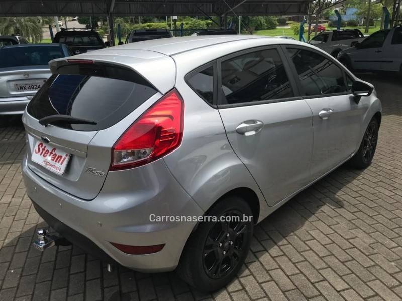 FORD - FIESTA - 2014/2015 - Prata - R$ 45.900,00