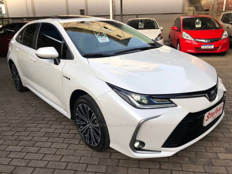 TOYOTA - COROLLA - 2022/2023 - Branca - R$ 158.000,00