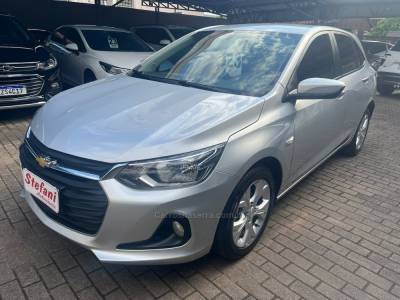 CHEVROLET - ONIX - 2022/2023 - Prata - R$ 84.000,00