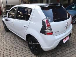 RENAULT - SANDERO - 2013/2014 - Branca - R$ 38.900,00