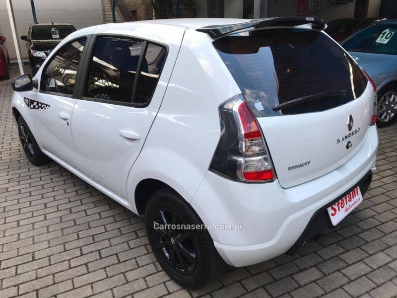 RENAULT - SANDERO - 2013/2014 - Branca - R$ 38.900,00