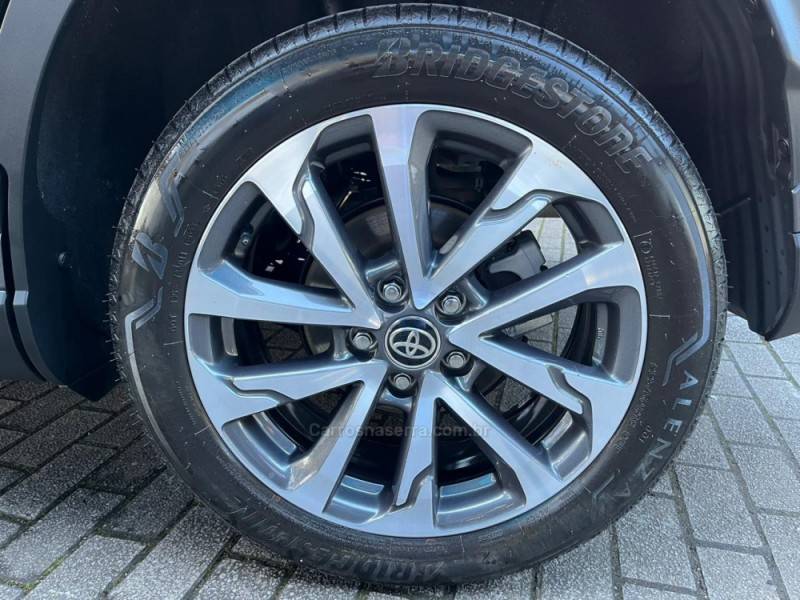 TOYOTA - COROLLA - 2023/2024 - Cinza - R$ 159.000,00
