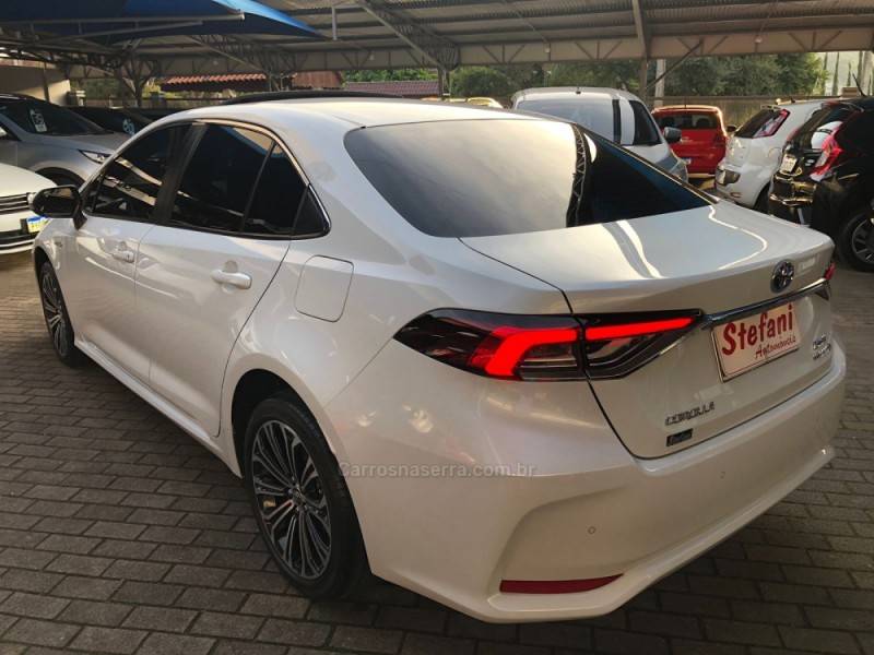 TOYOTA - COROLLA - 2022/2023 - Branca - R$ 158.000,00