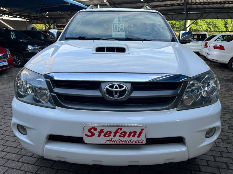 TOYOTA - HILUX SW4 - 2007/2008 - Branca - R$ 109.000,00