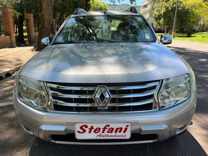 RENAULT - DUSTER - 2013/2014 - Prata - R$ 52.900,00
