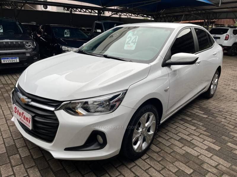 CHEVROLET - ONIX - 2023/2024 - Branca - R$ 96.900,00