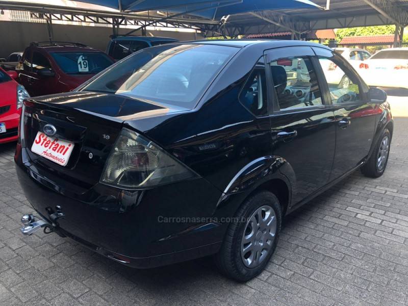 FORD - FIESTA - 2013/2014 - Preta - R$ 38.900,00