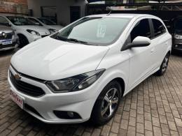 CHEVROLET - ONIX - 2017/2018 - Branca - R$ 69.900,00