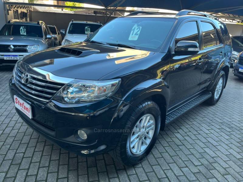 TOYOTA - HILUX SW4 - 2012/2012 - Preta - R$ 136.000,00