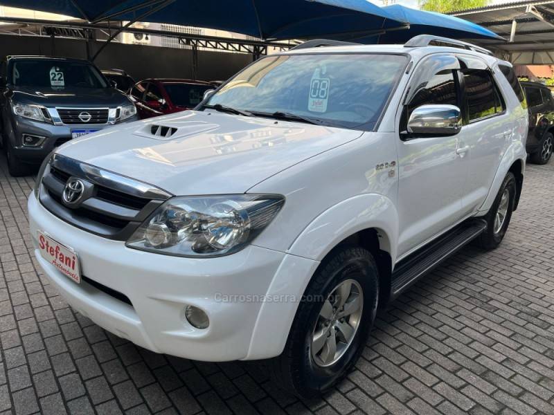 TOYOTA - HILUX SW4 - 2007/2008 - Branca - R$ 109.000,00