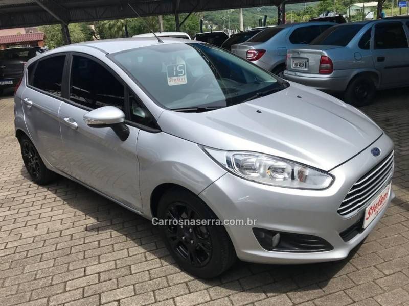 FORD - FIESTA - 2014/2015 - Prata - R$ 45.900,00